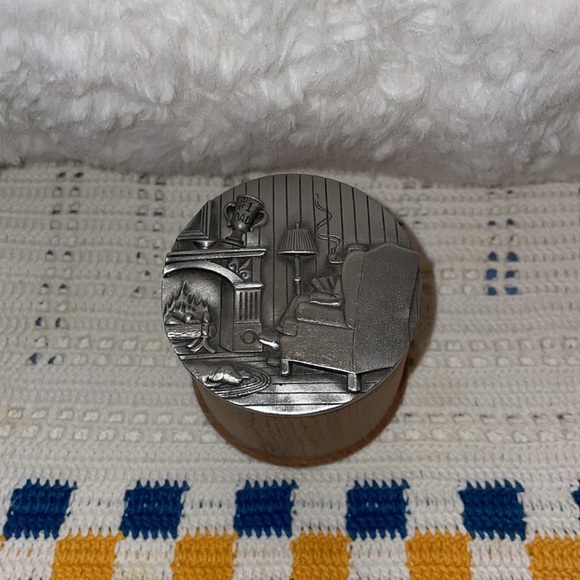 Vintage Rare 1980’s Ms. Dee Genuine Pewter Lid Trinket box, tie pin & Keychain. - Picture 2 of 11